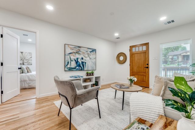 1431 Carson Street, Dallas, TX 75216