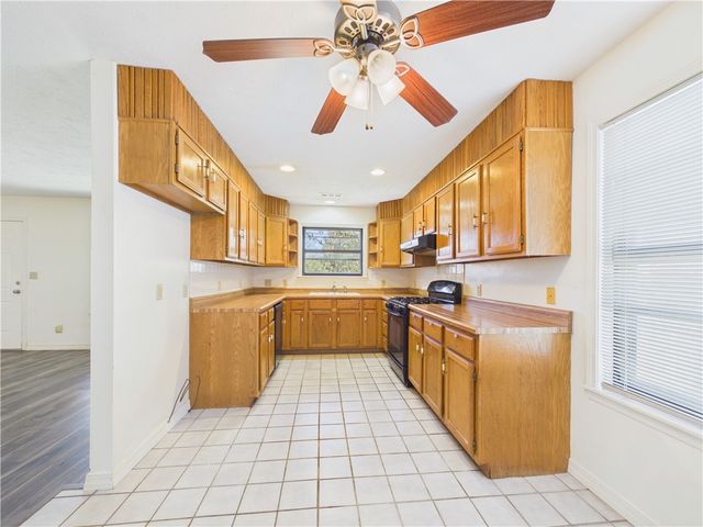 1990 W Twin Springs Street, Siloam Springs, AR 72761