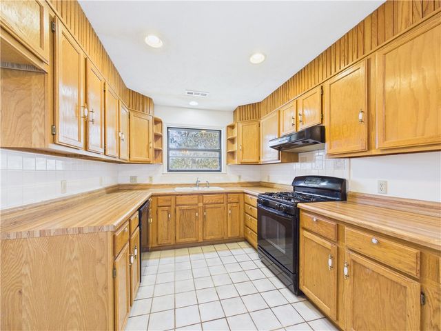 1990 W Twin Springs Street, Siloam Springs, AR 72761