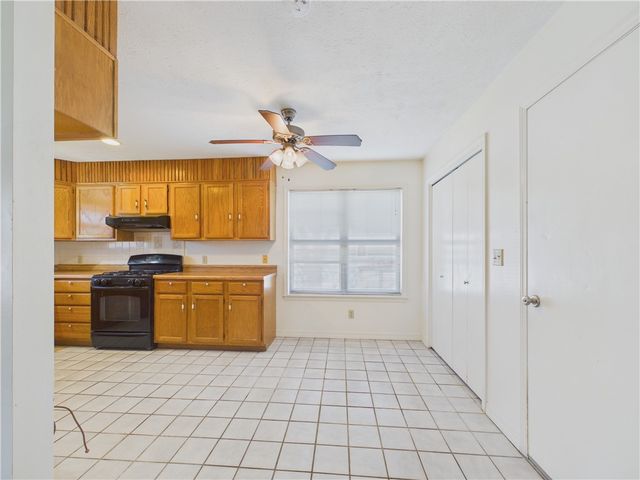 1990 W Twin Springs Street, Siloam Springs, AR 72761