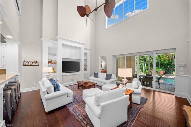 529 Fairway TER, Naples, FL 34103