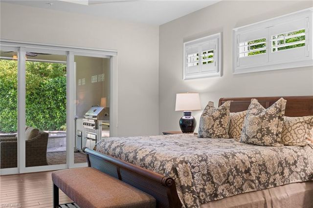 529 Fairway TER, Naples, FL 34103
