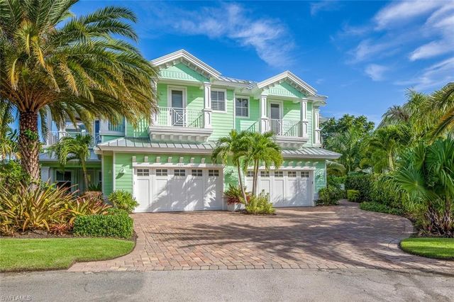 529 Fairway TER, Naples, FL 34103