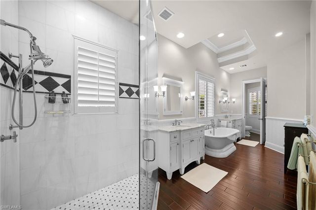 529 Fairway TER, Naples, FL 34103