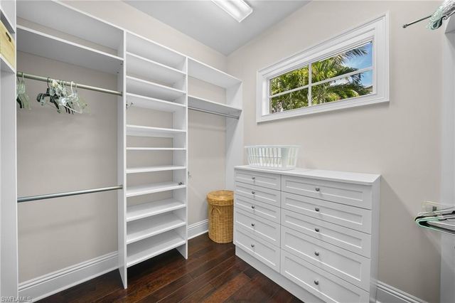 529 Fairway TER, Naples, FL 34103