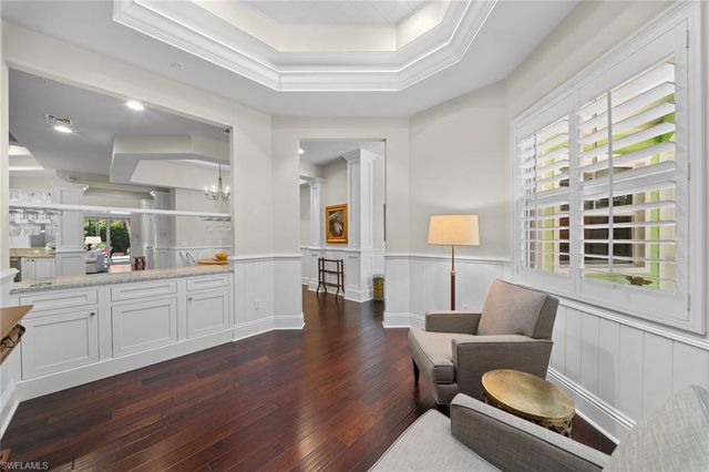 529 Fairway TER, Naples, FL 34103