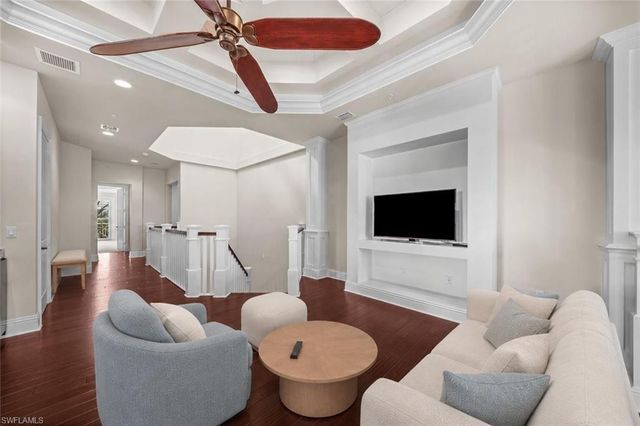 529 Fairway TER, Naples, FL 34103