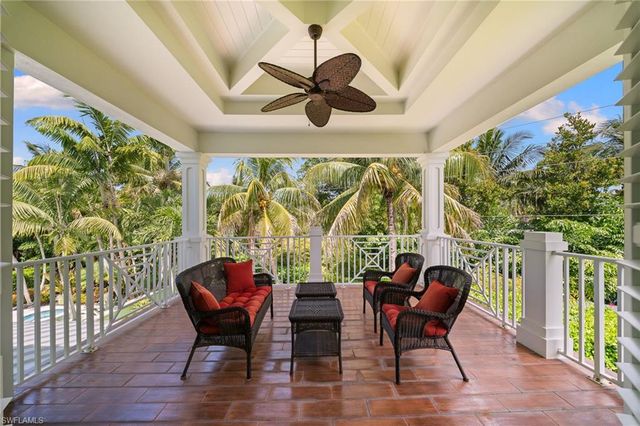 529 Fairway TER, Naples, FL 34103