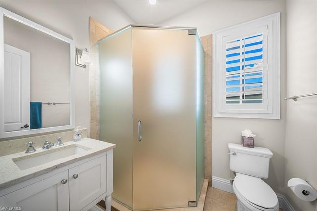 529 Fairway TER, Naples, FL 34103