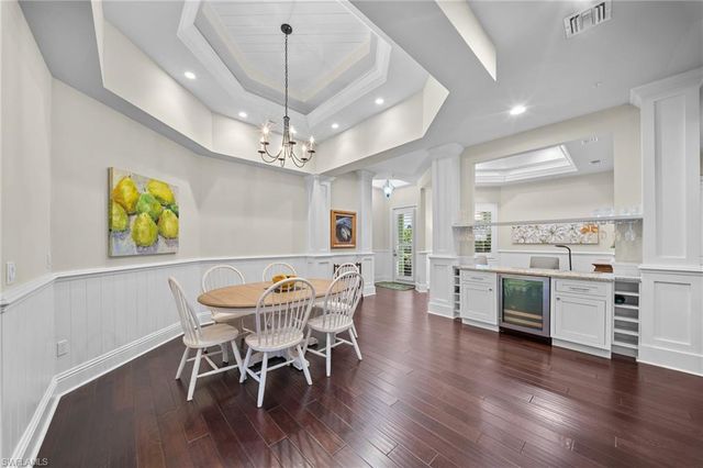 529 Fairway TER, Naples, FL 34103