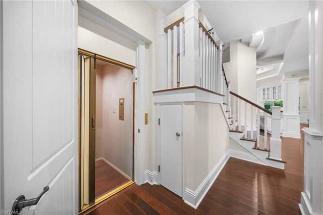 529 Fairway TER, Naples, FL 34103