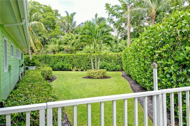529 Fairway TER, Naples, FL 34103