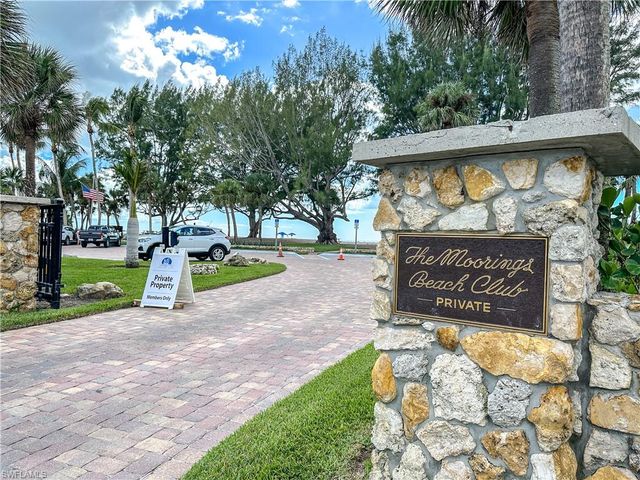 529 Fairway TER, Naples, FL 34103