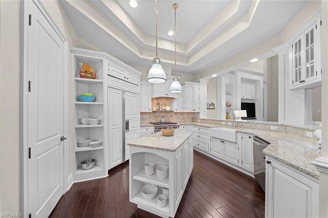 529 Fairway TER, Naples, FL 34103