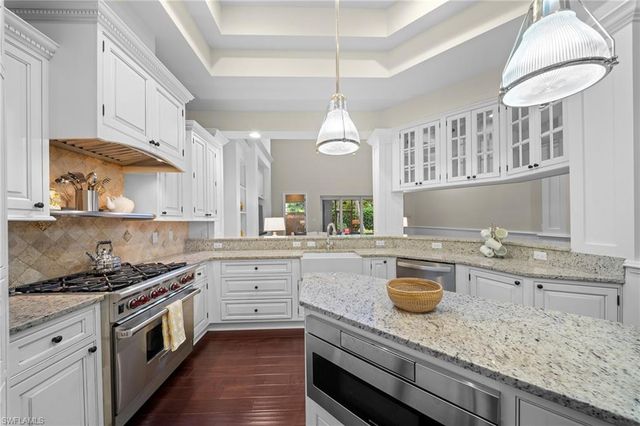 529 Fairway TER, Naples, FL 34103