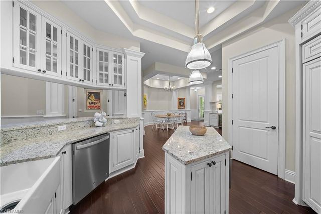 529 Fairway TER, Naples, FL 34103