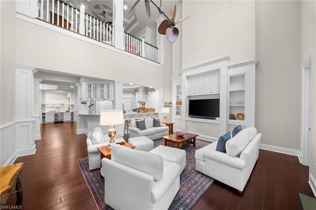 529 Fairway TER, Naples, FL 34103