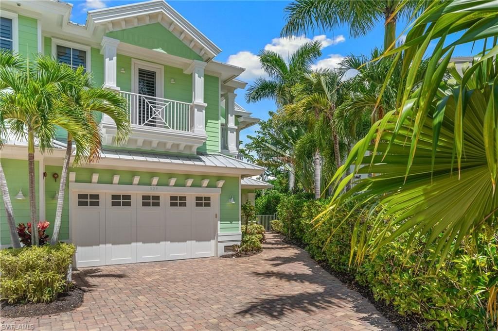 529 Fairway TER, Naples, FL 34103