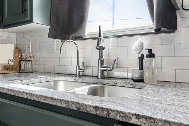 607 SE Joel Avenue, Lee's Summit, MO 64063
