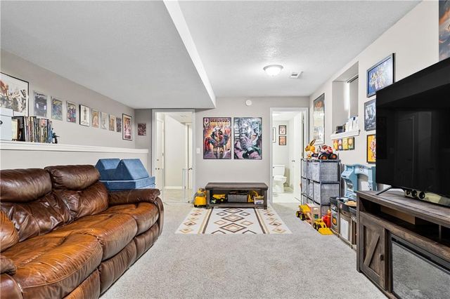 607 SE Joel Avenue, Lee's Summit, MO 64063