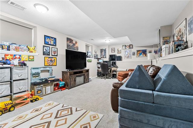 607 SE Joel Avenue, Lee's Summit, MO 64063