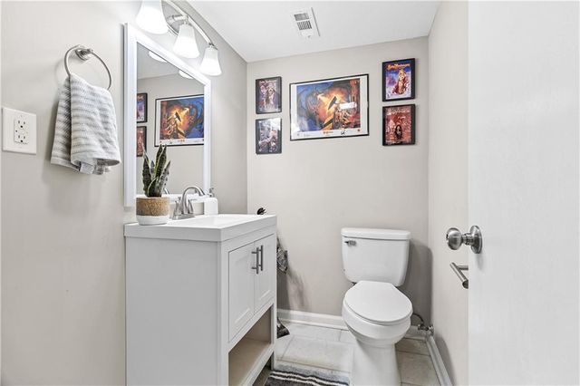607 SE Joel Avenue, Lee's Summit, MO 64063