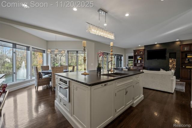 5764 Bloomfield Glens Road, West Bloomfield Charter Township, MI 48322