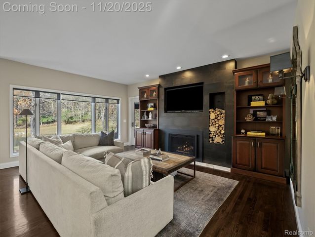 5764 Bloomfield Glens Road, West Bloomfield Charter Township, MI 48322