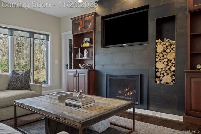 5764 Bloomfield Glens Road, West Bloomfield Charter Township, MI 48322