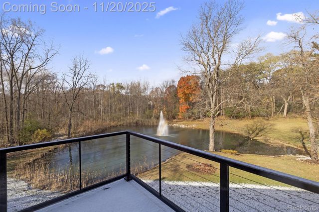 5764 Bloomfield Glens Road, West Bloomfield Charter Township, MI 48322