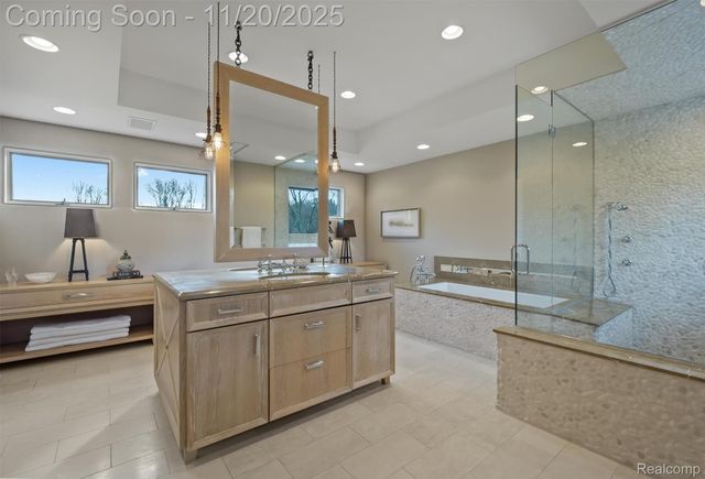 5764 Bloomfield Glens Road, West Bloomfield Charter Township, MI 48322