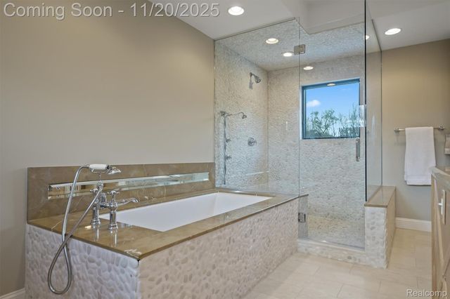 5764 Bloomfield Glens Road, West Bloomfield Charter Township, MI 48322