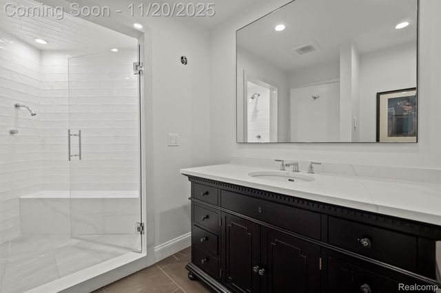 5764 Bloomfield Glens Road, West Bloomfield Charter Township, MI 48322