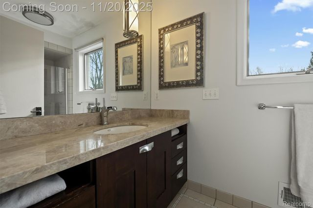 5764 Bloomfield Glens Road, West Bloomfield Charter Township, MI 48322