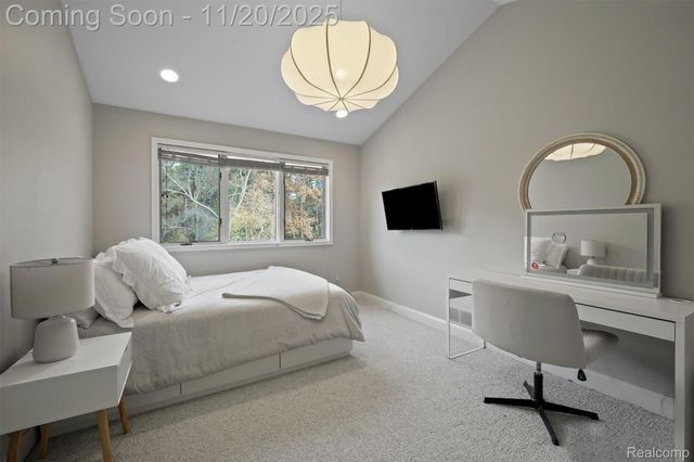 5764 Bloomfield Glens Road, West Bloomfield Charter Township, MI 48322