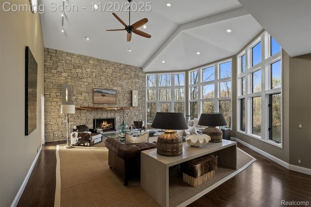 5764 Bloomfield Glens Road, West Bloomfield Charter Township, MI 48322