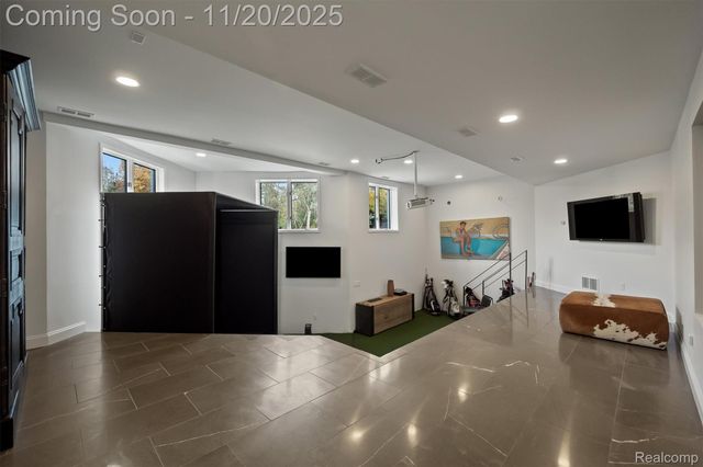 5764 Bloomfield Glens Road, West Bloomfield Charter Township, MI 48322