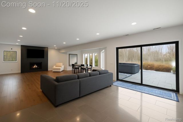 5764 Bloomfield Glens Road, West Bloomfield Charter Township, MI 48322