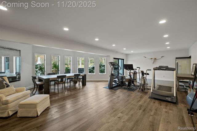 5764 Bloomfield Glens Road, West Bloomfield Charter Township, MI 48322