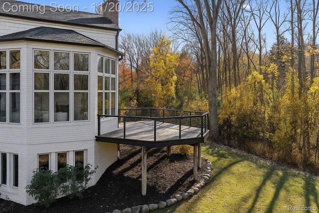 5764 Bloomfield Glens Road, West Bloomfield Charter Township, MI 48322