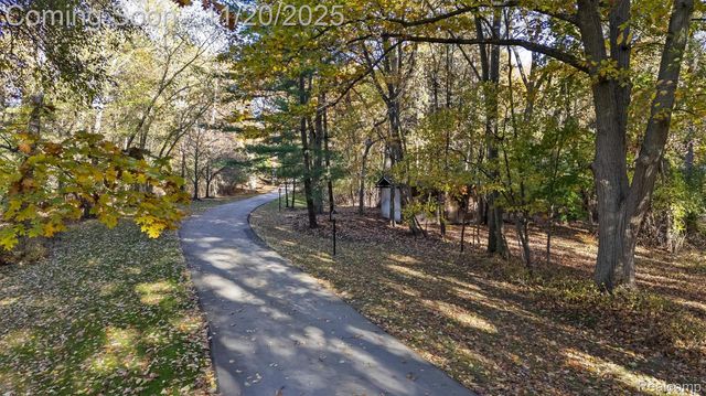 5764 Bloomfield Glens Road, West Bloomfield Charter Township, MI 48322