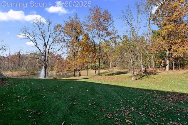 5764 Bloomfield Glens Road, West Bloomfield Charter Township, MI 48322