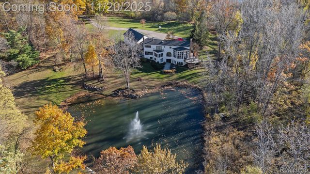 5764 Bloomfield Glens Road, West Bloomfield Charter Township, MI 48322