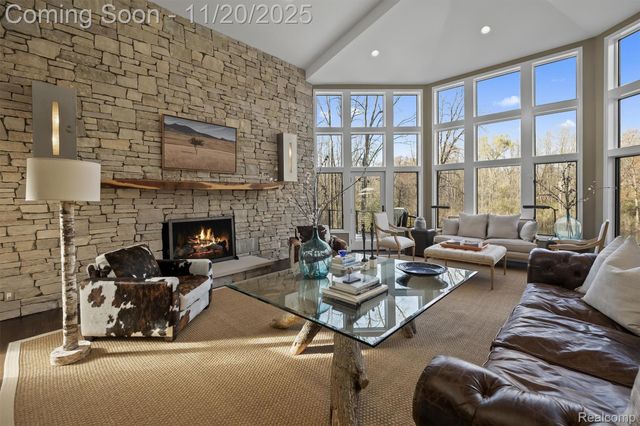 5764 Bloomfield Glens Road, West Bloomfield Charter Township, MI 48322