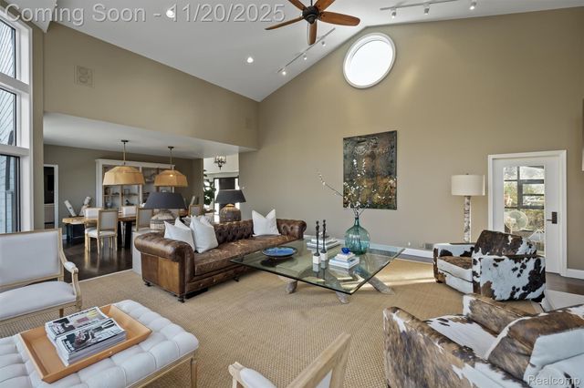 5764 Bloomfield Glens Road, West Bloomfield Charter Township, MI 48322