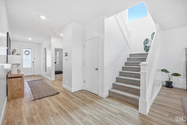 6807 Diamond Springs Drive, Bakersfield, CA 93313