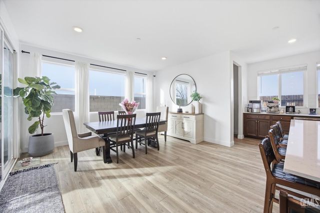 6807 Diamond Springs Drive, Bakersfield, CA 93313