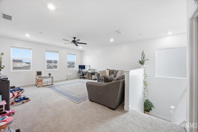 6807 Diamond Springs Drive, Bakersfield, CA 93313