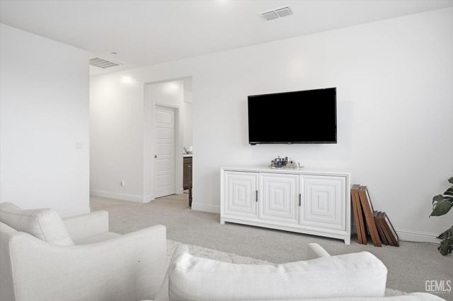 6807 Diamond Springs Drive, Bakersfield, CA 93313