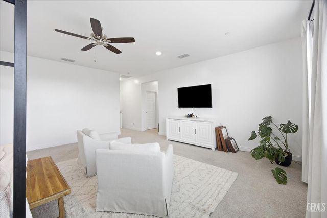 6807 Diamond Springs Drive, Bakersfield, CA 93313